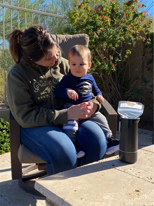 Warm frozen or refrigerated breast milk bags using bisbeebaby portable bottle warmer. Warm bottles anywhere on battery power. 